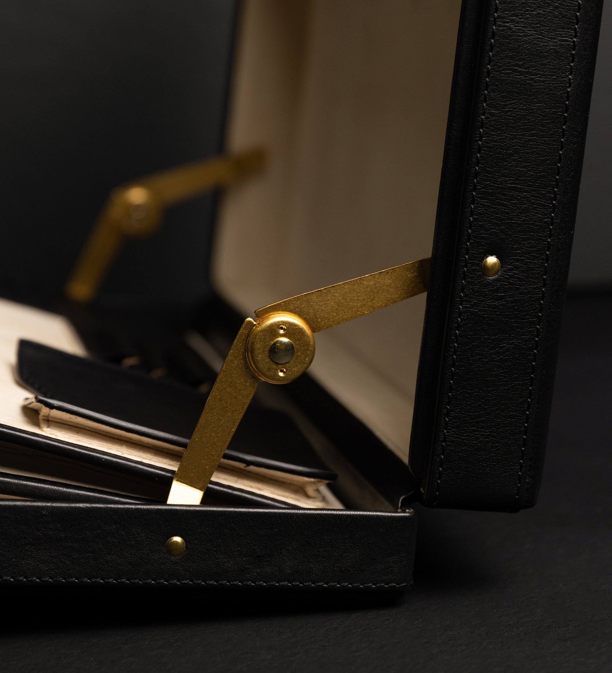 Women's Leather Attaché Case Briefcase - Vendetta