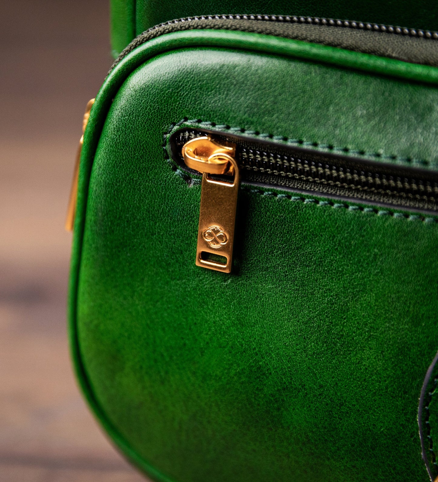 Sac en cuir pour le corps - Women In Love