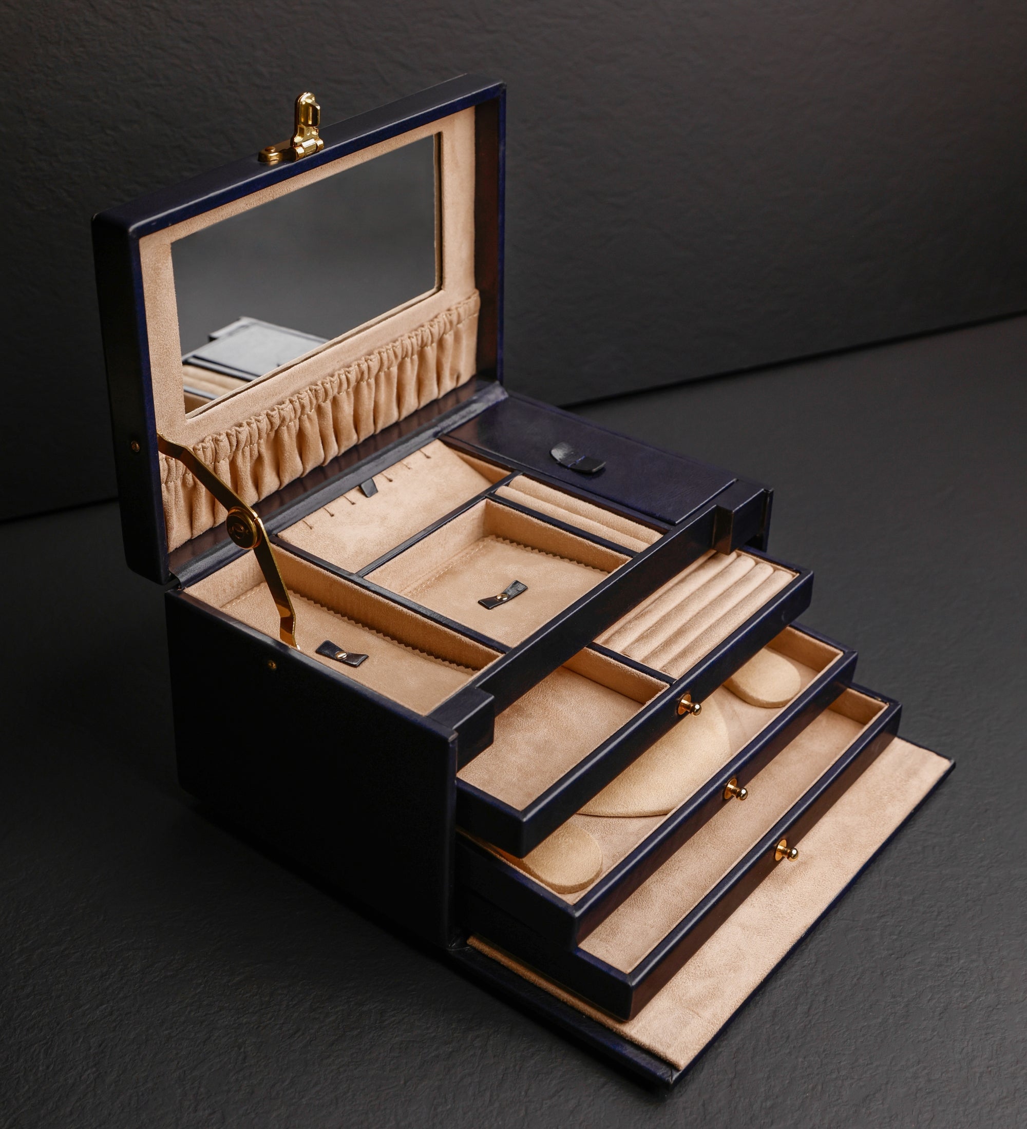 Large Leather Jewelry Box for Women - The Portrait of a Lady