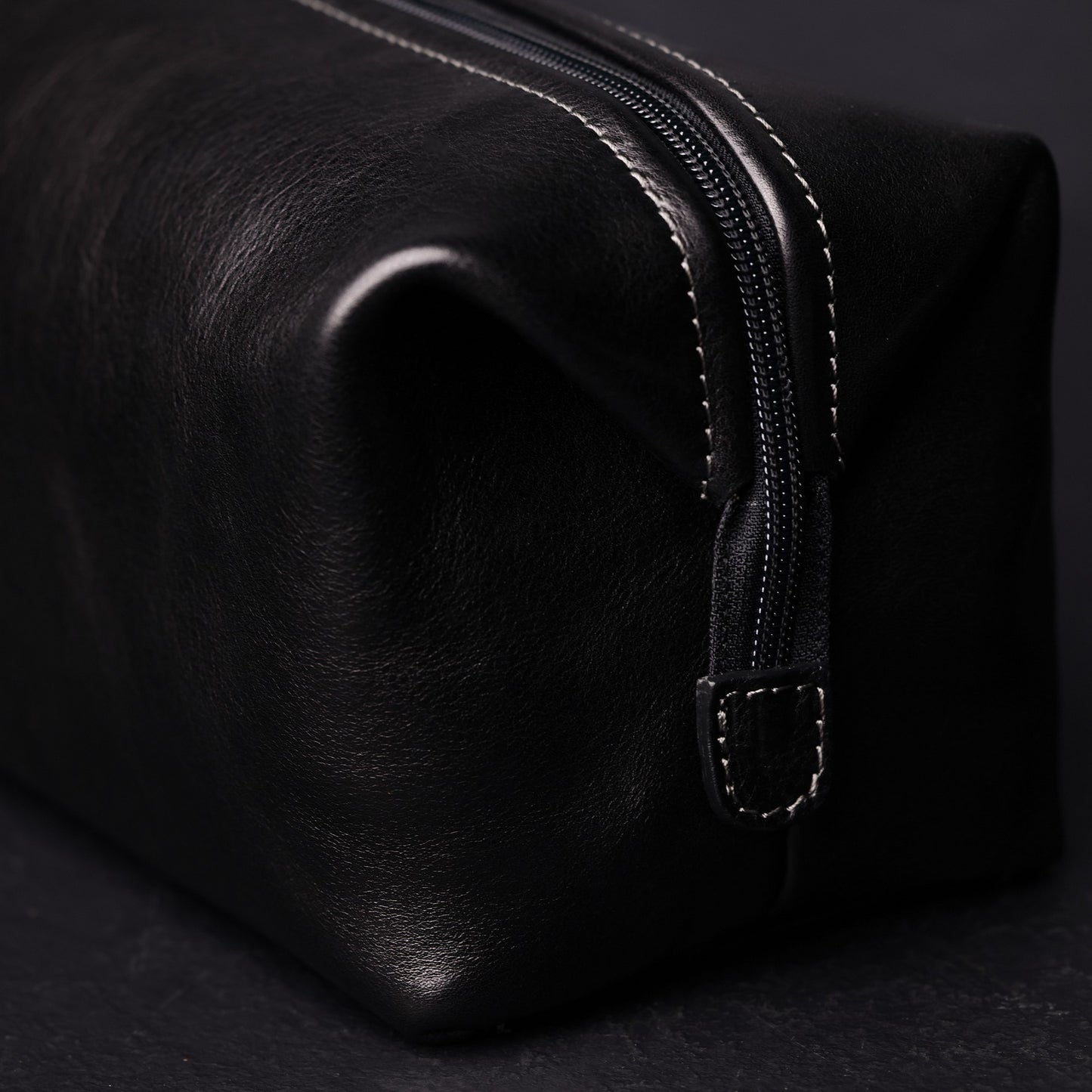 Trousse de toilette en cuir - Four Past Midnight