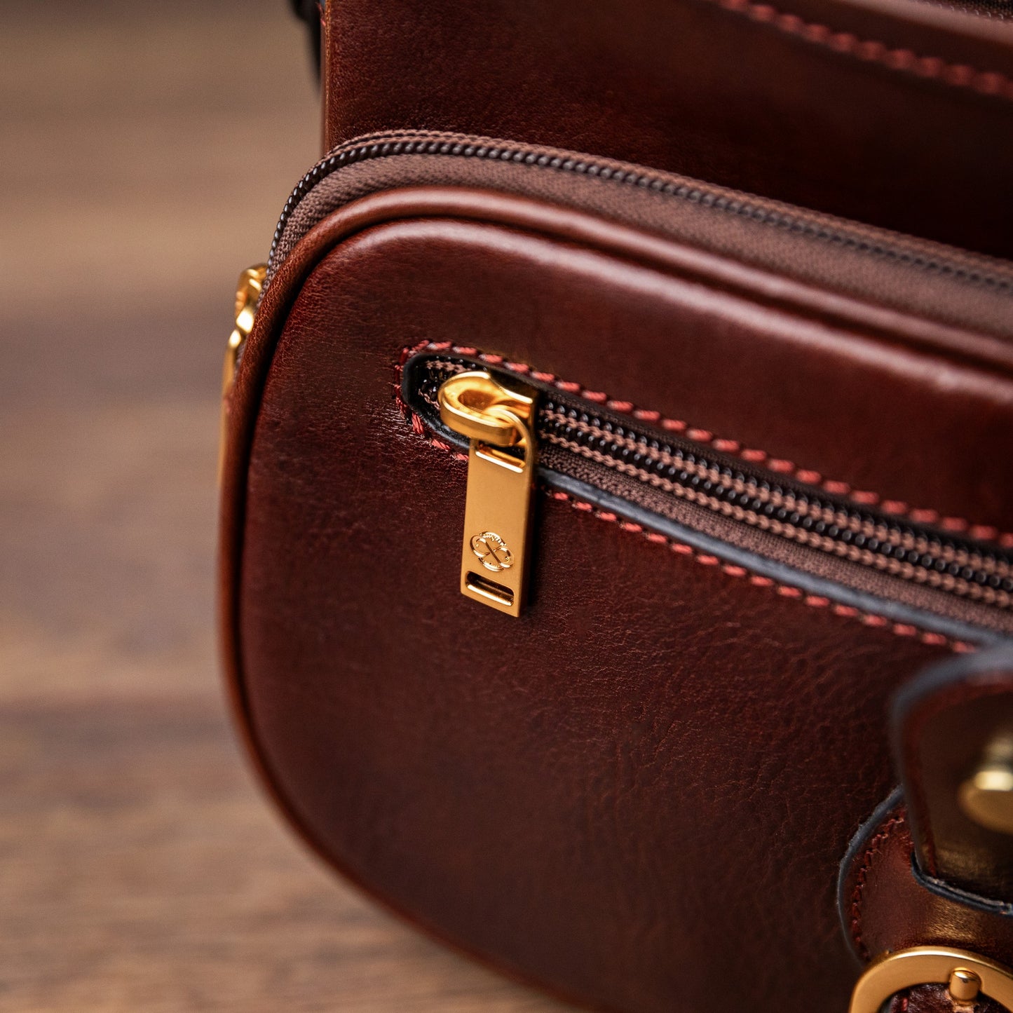 Sac en cuir pour le corps - Women In Love