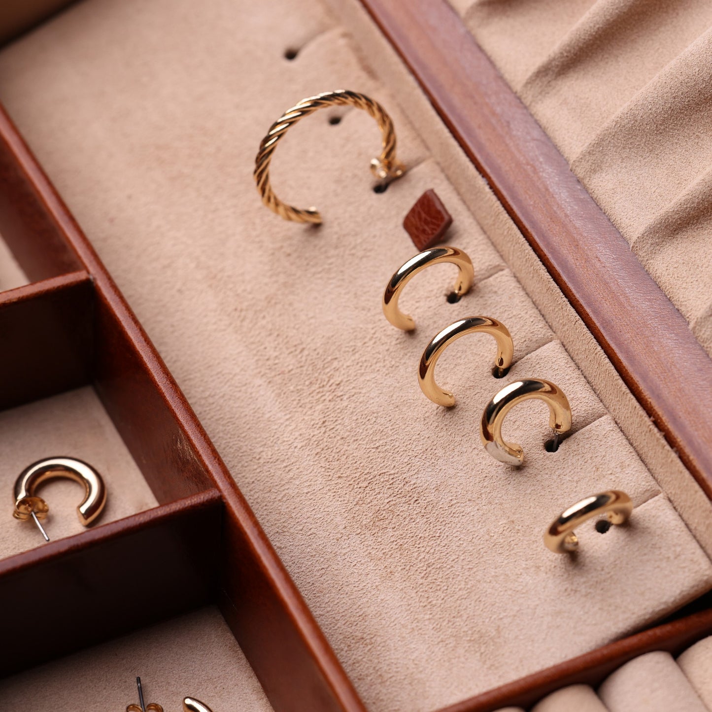 Leather Jewelry Box Accessory Box - The Line of Beauty