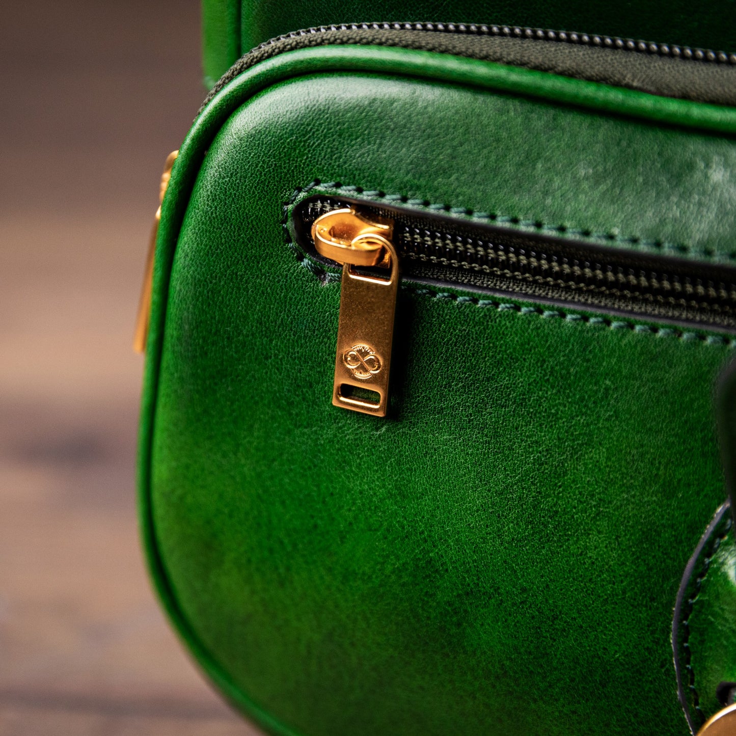 Sac en cuir pour le corps - Women In Love