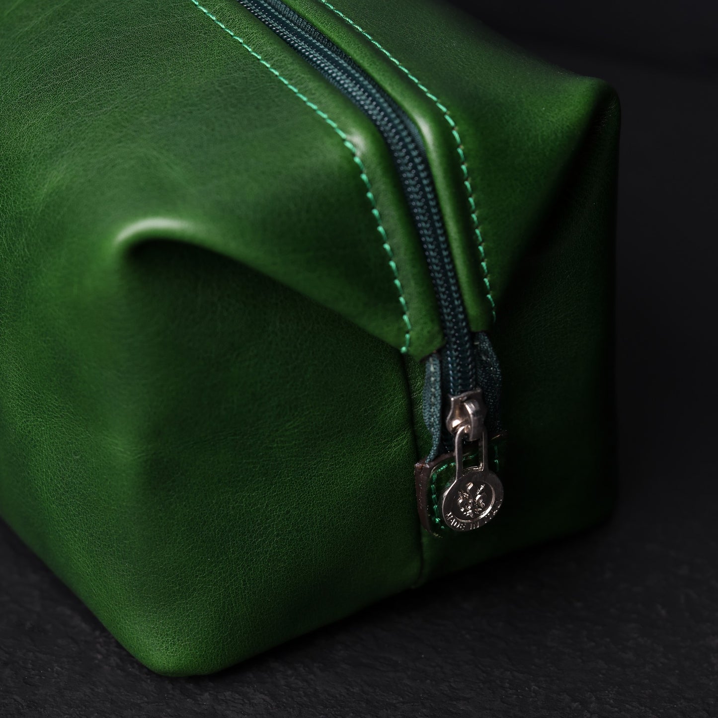 Trousse de toilette en cuir - Four Past Midnight