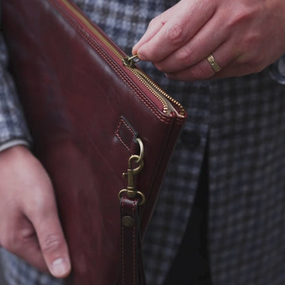 Pochette pour homme en cuir marron - The Brothers Karamazov